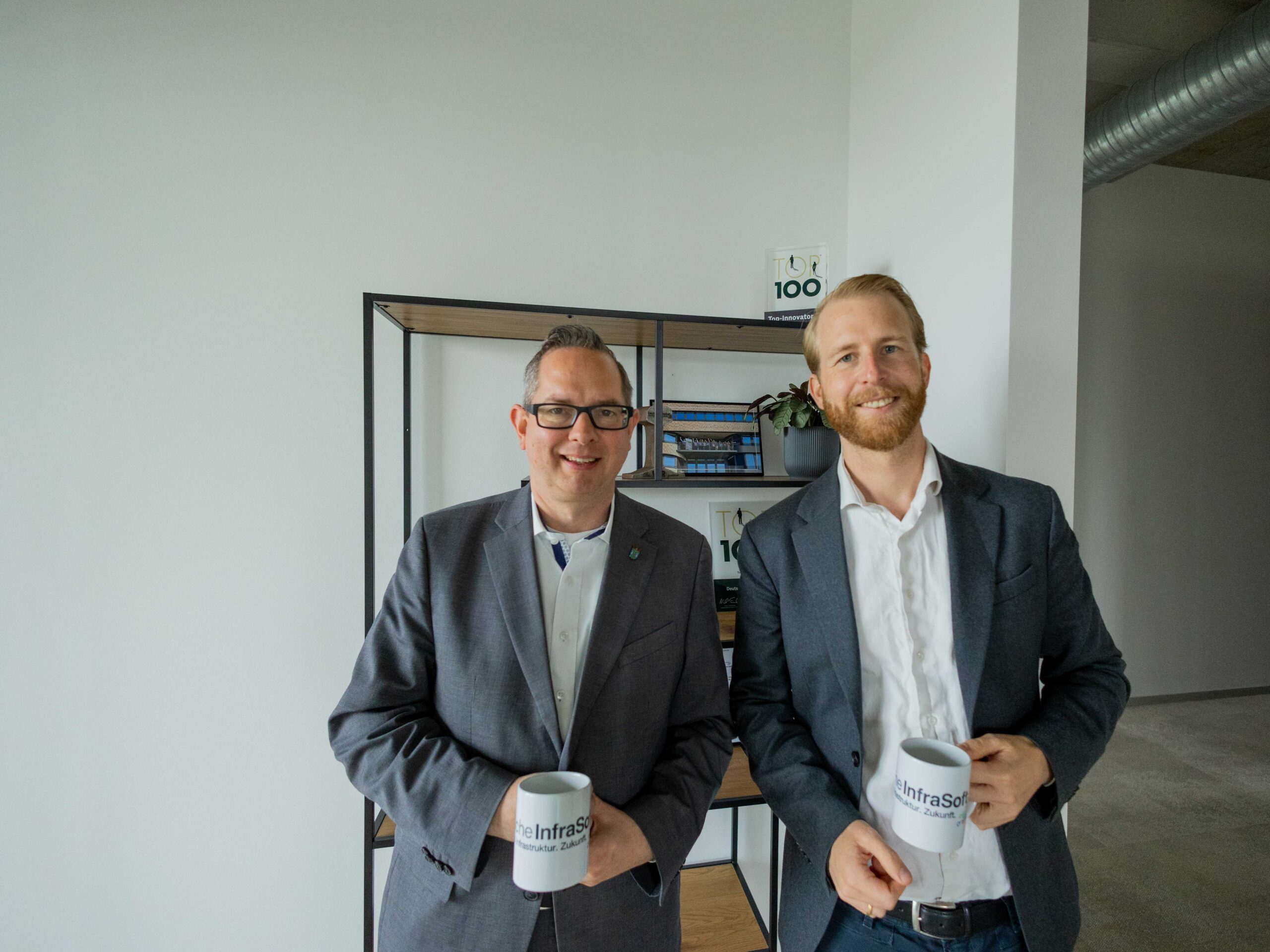 District mayor Oliver Igel visits the Adlershof site